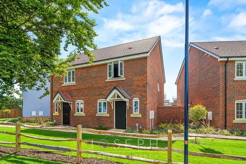 2 bedroom semi-detached house for sale, Roundhouse Avenue, Trimley St Martin, IP11