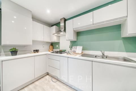 2 bedroom semi-detached house for sale, Roundhouse Avenue, Trimley St Martin, IP11