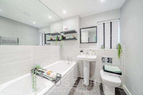 2 bedroom semi-detached house for sale, Roundhouse Avenue, Trimley St Martin, IP11