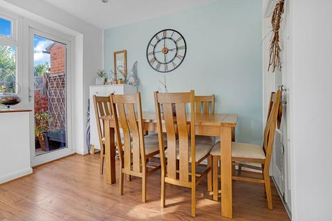 104 Tobyfield Road, Bishops Cleeve, Cheltenham, GL52 8PG