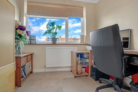 104 Tobyfield Road, Bishops Cleeve, Cheltenham, GL52 8PG