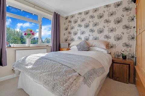 104 Tobyfield Road, Bishops Cleeve, Cheltenham, GL52 8PG