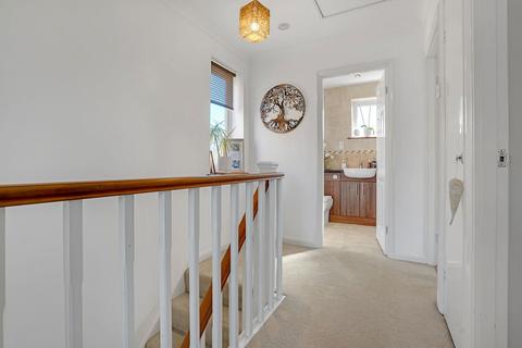 104 Tobyfield Road, Bishops Cleeve, Cheltenham, GL52 8PG