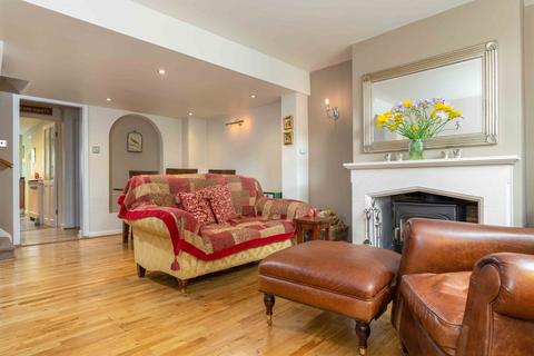 2 bedroom terraced house for sale, York Road, WEYBRIDGE, KT13