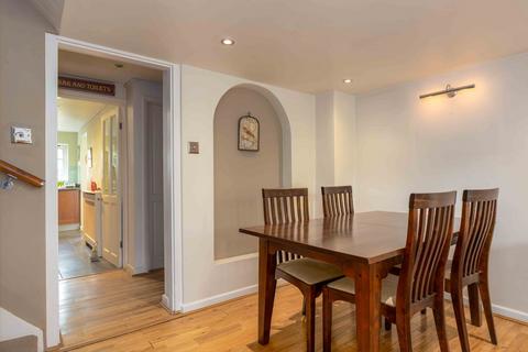 2 bedroom terraced house for sale, York Road, WEYBRIDGE, KT13