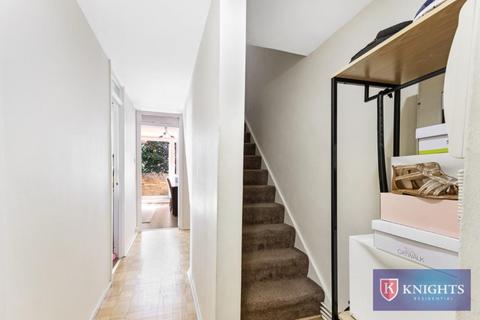 3 bedroom flat for sale, Partridge Court, Malta Street, London, EC1V
