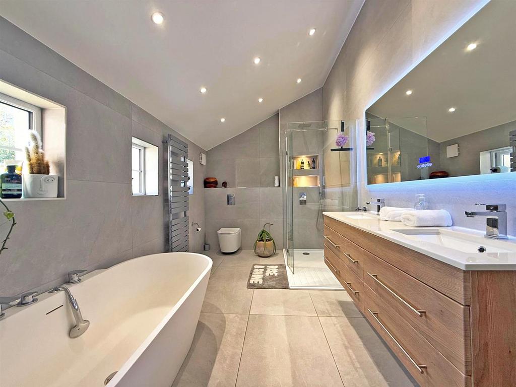 Thumbnail image3 (1).jpg