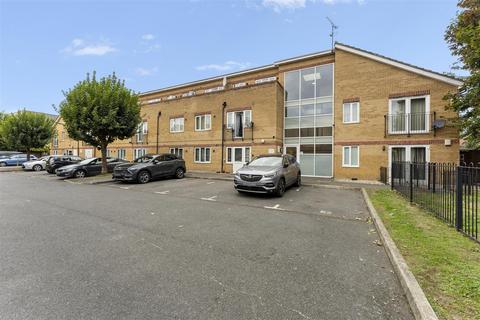 2 bedroom flat for sale, St. Giles Close, Hounslow TW5