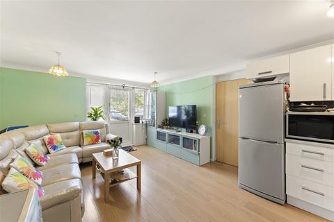 2 bedroom flat for sale, St. Giles Close, Hounslow TW5