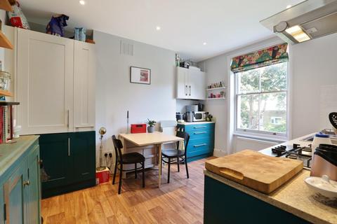 2 bedroom flat for sale, Eastlake Road, London, SE5