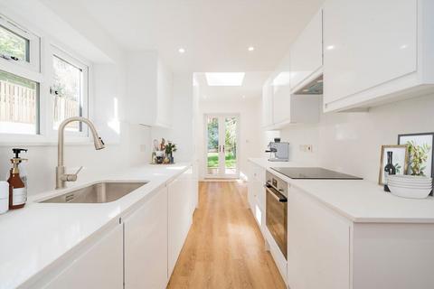 34 Avenue Road, Hampton, TW12 2BE