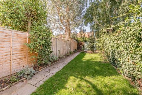 34 Avenue Road, Hampton, TW12 2BE