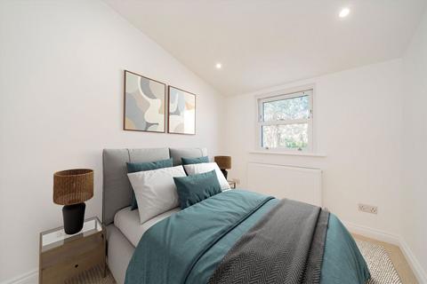 34 Avenue Road, Hampton, TW12 2BE