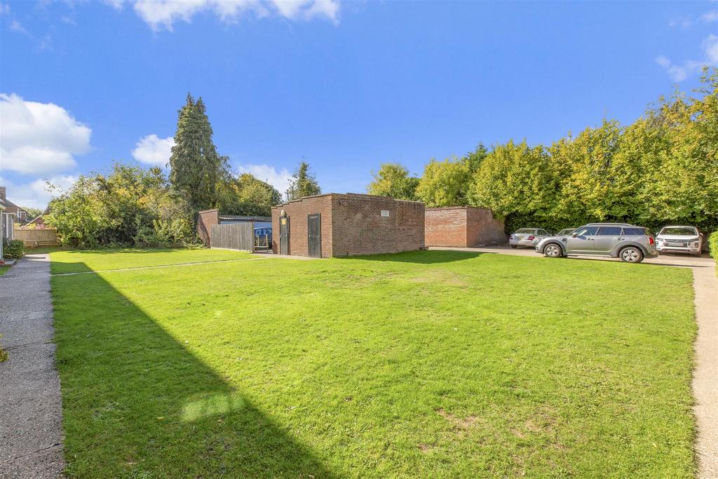 Flat 14, Clifton Court Marlow Road, HP11 1 TE-12.jp