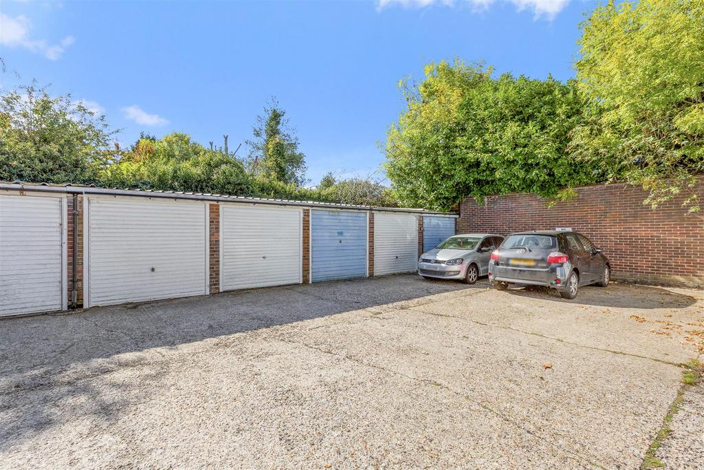 Flat 14, Clifton Court Marlow Road, HP11 1 TE-13.jp