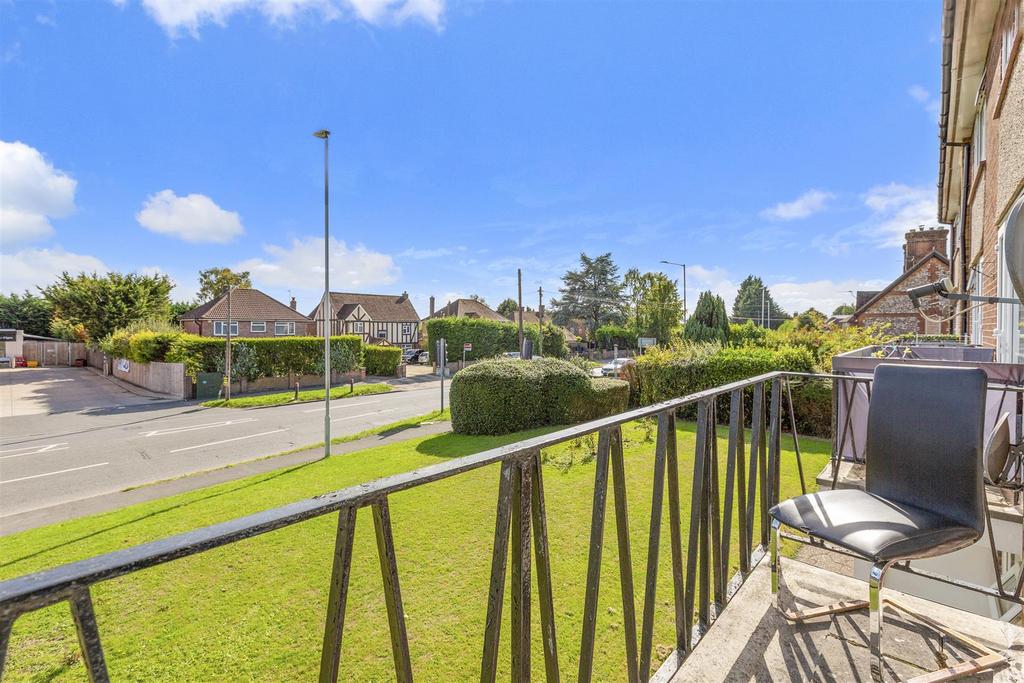 Flat 14, Clifton Court Marlow Road, HP11 1 TE-7.jpg