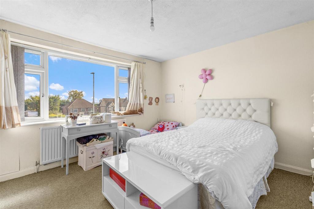 Flat 14, Clifton Court Marlow Road, HP11 1 TE-1.jpg