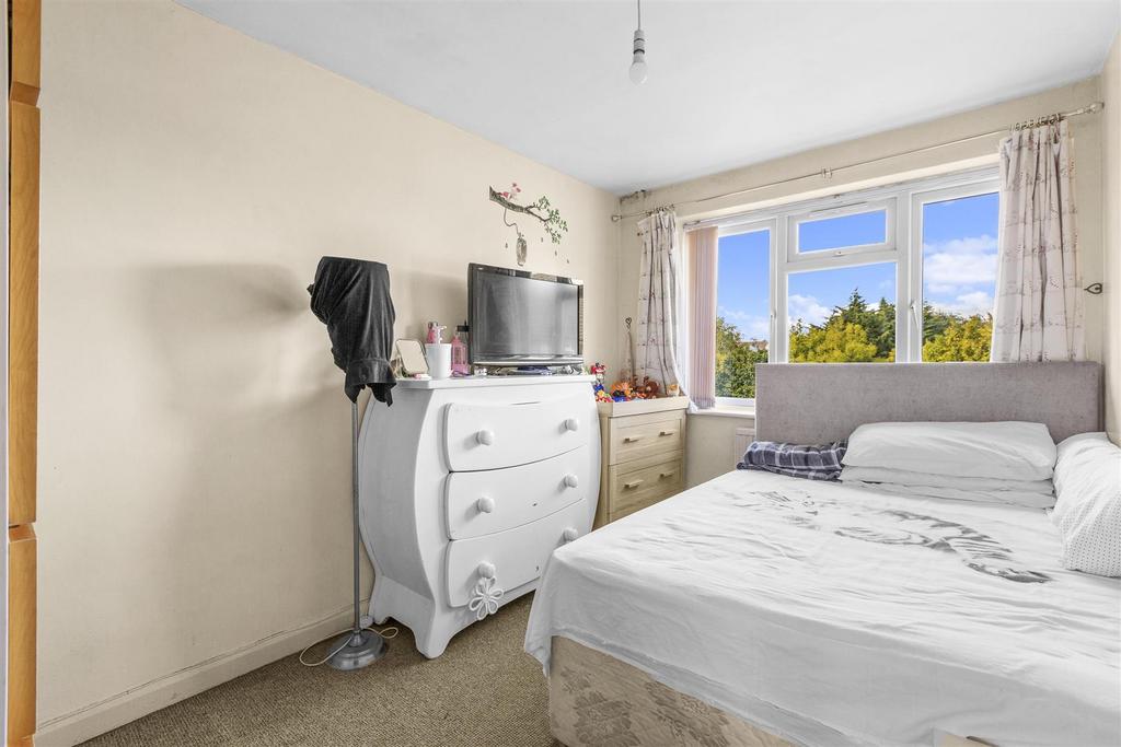 Flat 14, Clifton Court Marlow Road, HP11 1 TE-2.jpg
