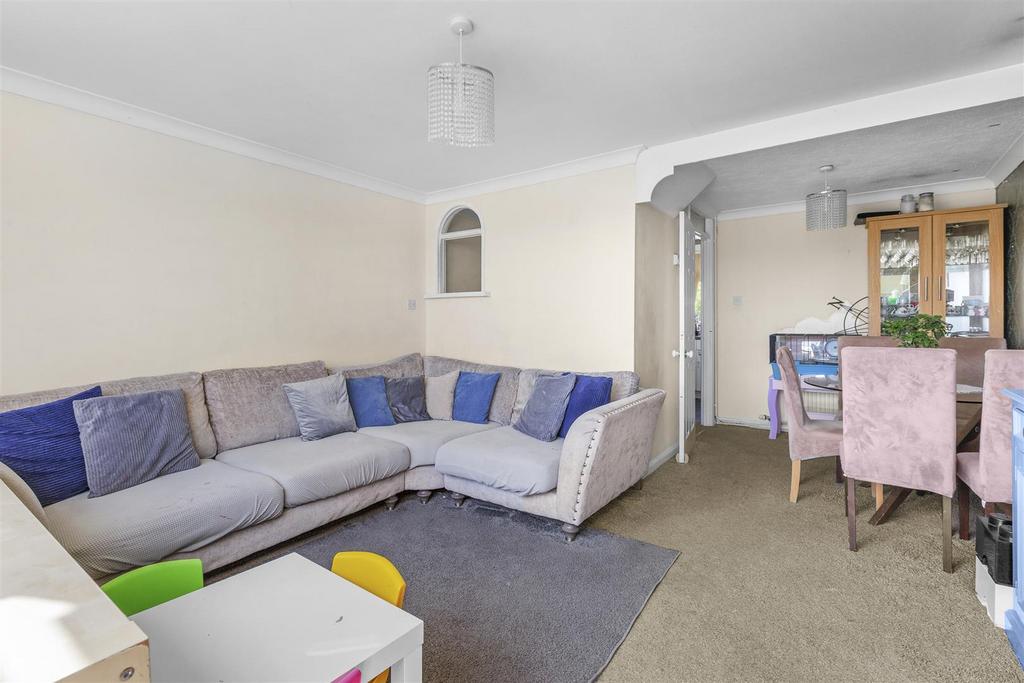 Flat 14, Clifton Court Marlow Road, HP11 1 TE-6.jpg