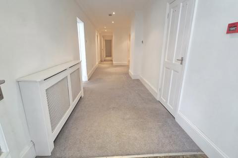 2 bedroom flat to rent, Lewes Crescent, Brighton, BN2