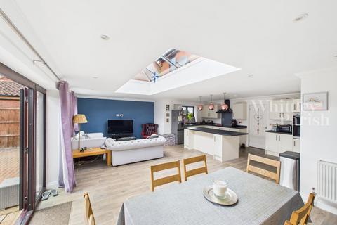 3 bedroom detached house for sale, The Street, Tibenham