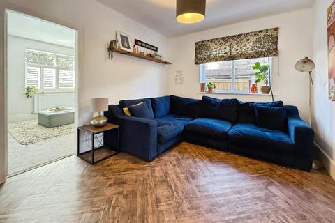 undefined, Woodford Road, Woodford