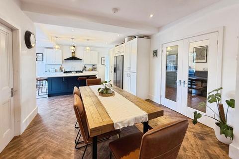 4 bedroom detached house for sale, Woodford Road, Woodford