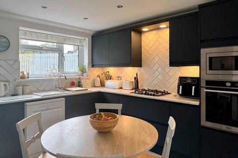 3 bedroom semi-detached house for sale, Willow Close, Penarth