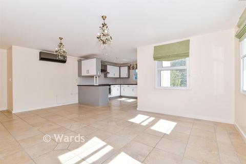 2 bedroom apartment for sale, Queensgate, Maidstone ME16