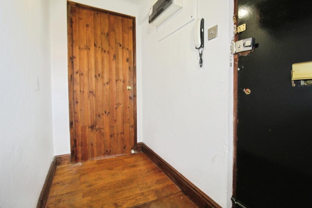 Pbox-bedroom-340855.JPG