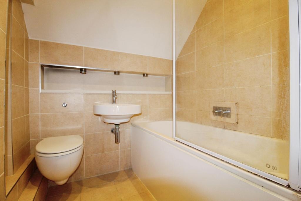 Pbox-bathroom-340855.JPG