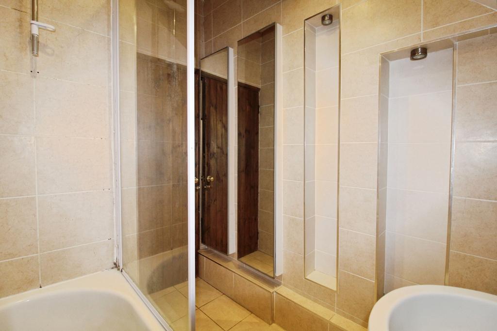 Pbox-bathroom-340855.JPG