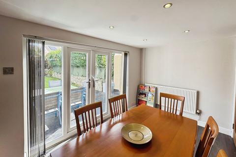 3 bedroom end of terrace house for sale, Crown Road, Bridgend CF33