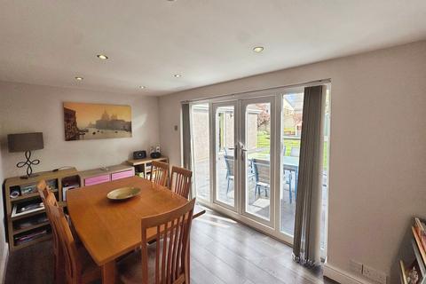 3 bedroom end of terrace house for sale, Crown Road, Bridgend CF33