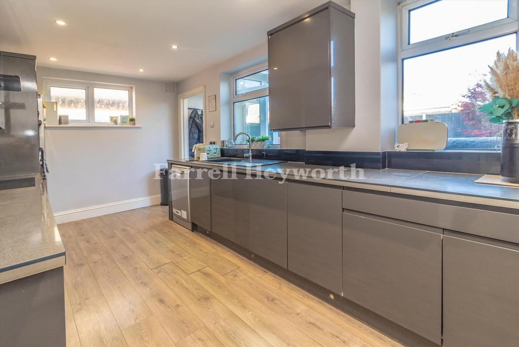 Kitchen image 4