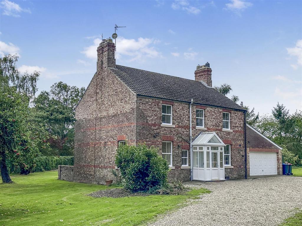Yo17elh Postcode Rillington Low Moor, Rillington YO17 4 bed detached house - £1,750 pcm (£404 pw)