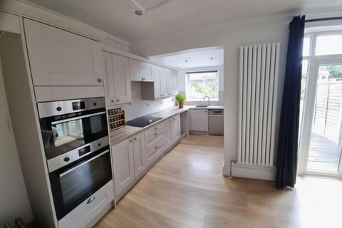 3 bedroom semi-detached house to rent, Windsor Road, Prestwich M25