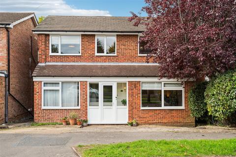 4 bedroom detached house for sale, Lawford Close, Chorleywood WD3