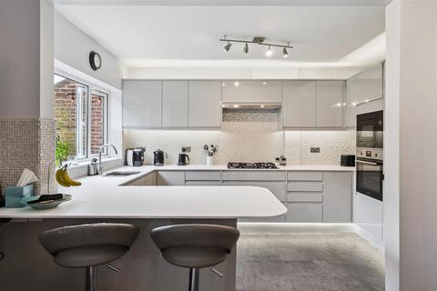 undefined, Lawford Close, Chorleywood WD3