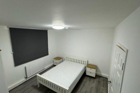 1 bedroom in a flat share to rent, Boundary Road, London NW8