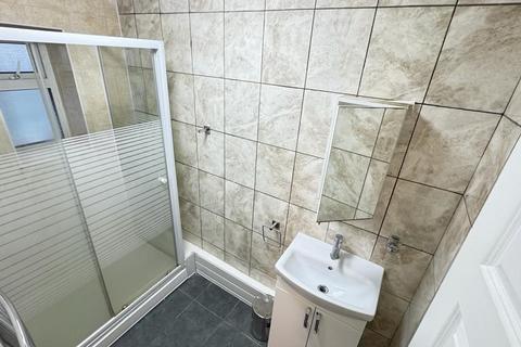 1 bedroom in a flat share to rent, Boundary Road, London NW8