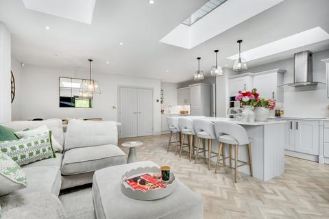 4 bedroom detached house for sale, Hunter Avenue, Shenfield, Brentwood, CM15