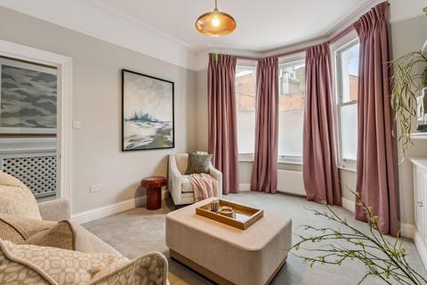 5 bedroom terraced house for sale, Limburg Road, London, SW11