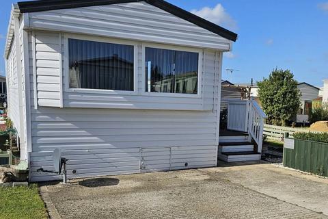2 bedroom static caravan for sale, Flag Hill, Great Bentley, Colchester, CO7