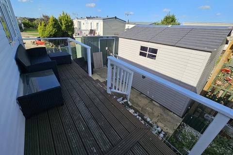 2 bedroom static caravan for sale, Flag Hill, Great Bentley, Colchester, CO7