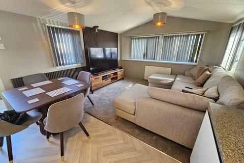 2 bedroom static caravan for sale, Flag Hill, Great Bentley, Colchester, CO7