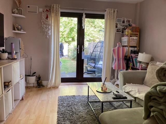 Living Room6.jpg