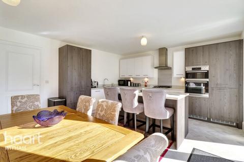 4 bedroom detached house for sale, Dowsett Drive, Silver End