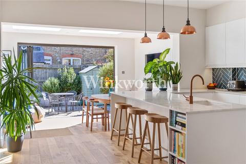 Hewitt Avenue, London, N22