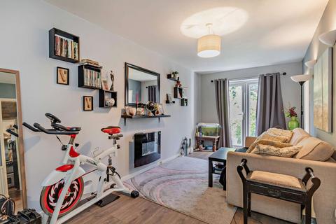 14 Caernarvon Close, Stretton, Burton-on-trent, DE13 0ET